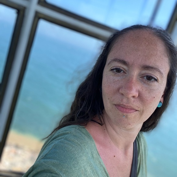 Meet your Posher, Leila - Picture 3 of 3